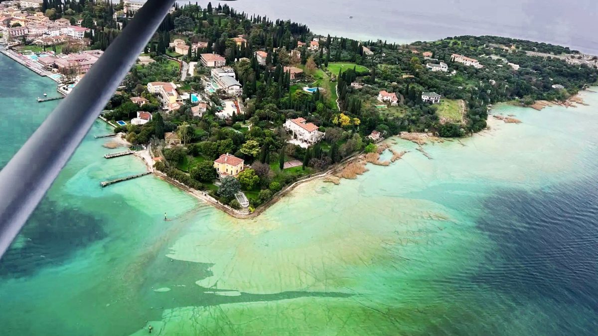Sirmione e il Lago di Garda visti dall'ultraleggero