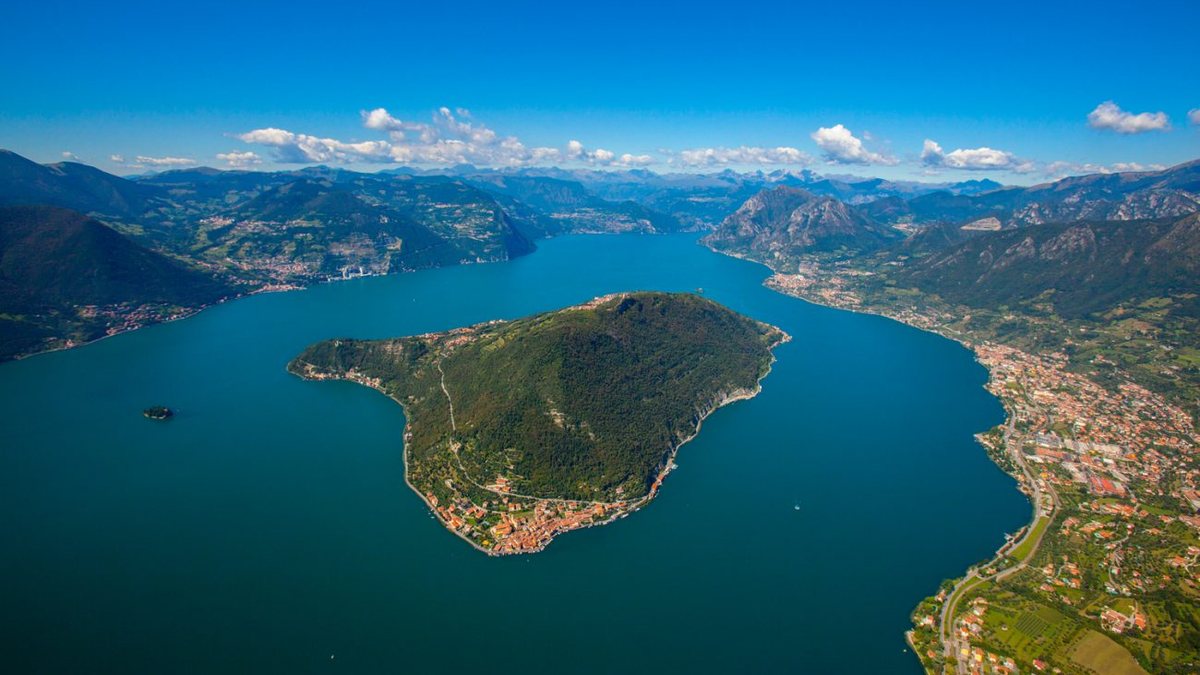 Il Lago d'Iseo e Monte Isola visti dall'alto
